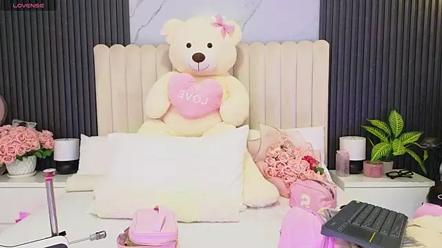 Snapshot of Madiee_Rhea chatting on 06.18.26 Madiee Rhea online show from 06.18.26