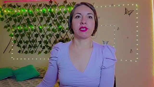 Lady breaks hearts online show from 10.23.25