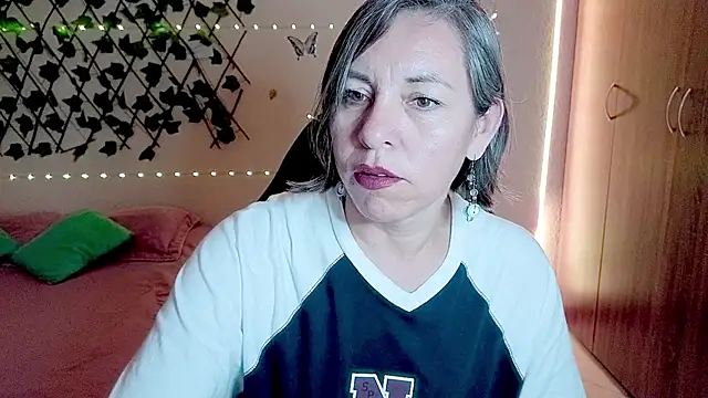 Lady breaks hearts online show from 11.20.25