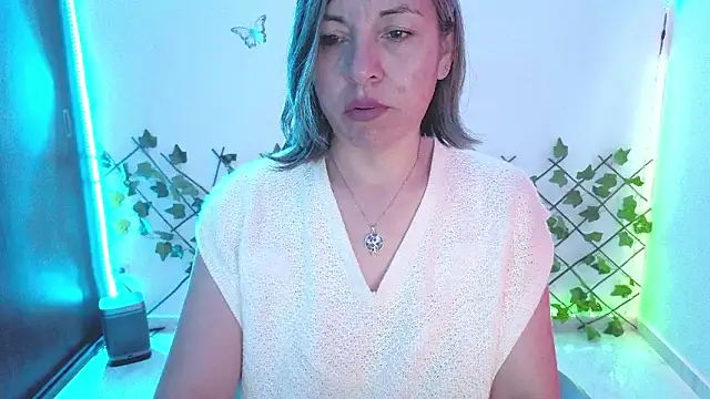 Lady breaks hearts online show from 02.13.26