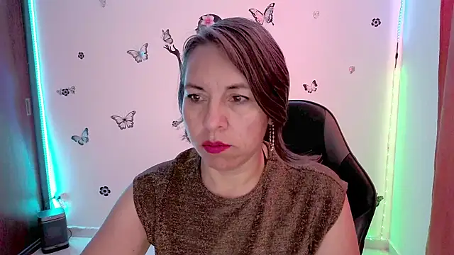 Lady breaks hearts online show from 07.13.26