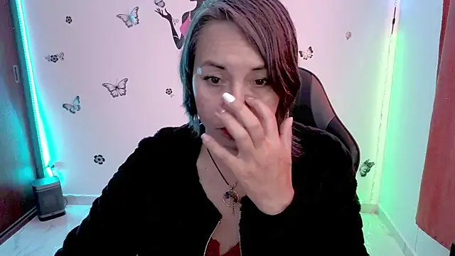 Lady breaks hearts online show from 07.15.26