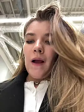 Snapshot of Holy_Tereza chatting on 03.11.25 Holy Tereza online show from 03.11.25