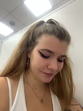 Snapshot of Holy_Tereza chatting on 11.15.25 Holy Tereza online show from 11.15.25