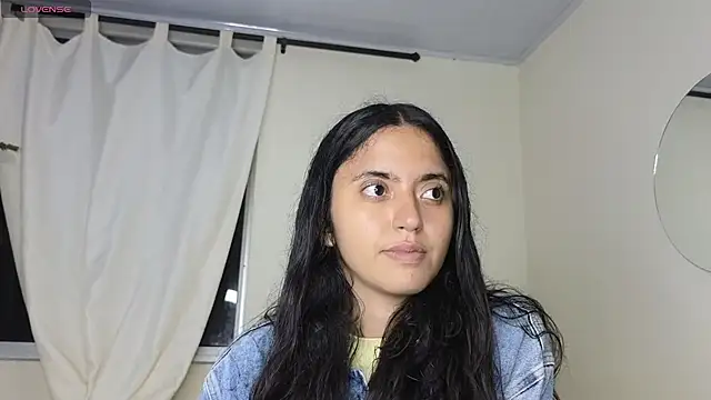 Snapshot of ViolettaSummer chatting on 11.30.25 ViolettaSummer online show from 11.30.25