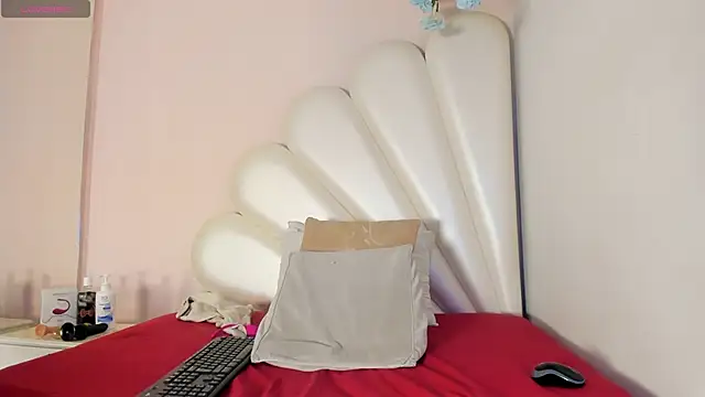 Snapshot of Lorena_Hawkins chatting on 02.19.25 Lorena Hawkins online show from 02.19.25