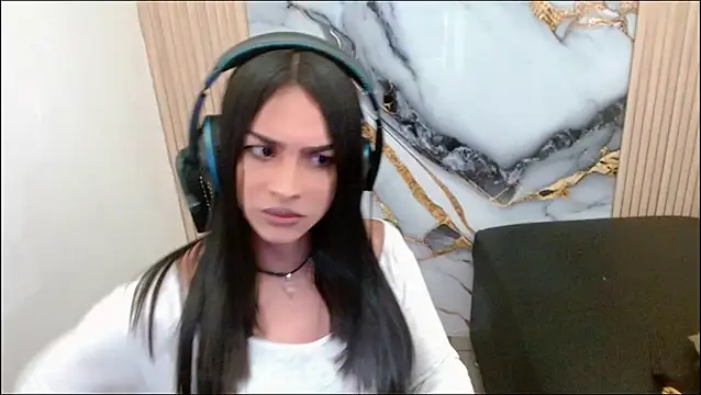 Snapshot of Dollbehavior_ chatting on 09.13.25 Dollbehavior online show from 09.13.25