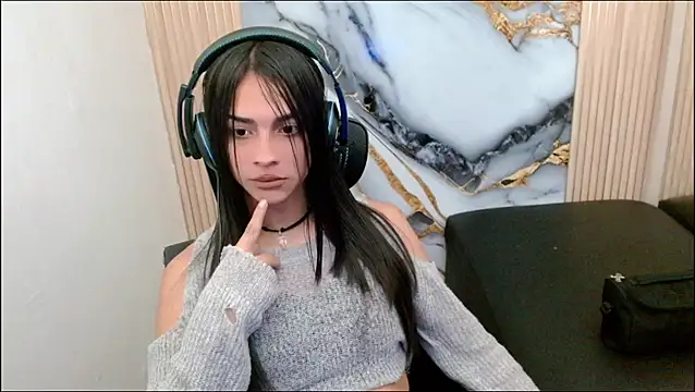 Snapshot of Dollbehavior_ chatting on 09.15.25 Dollbehavior online show from 09.15.25