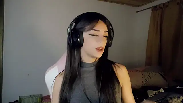 Snapshot of Dollbehavior_ chatting on 04.17.26 Dollbehavior online show from 04.17.26
