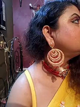 Snapshot of Maaya66 chatting on 02.02.25 Maaya66 online show from 02.02.25