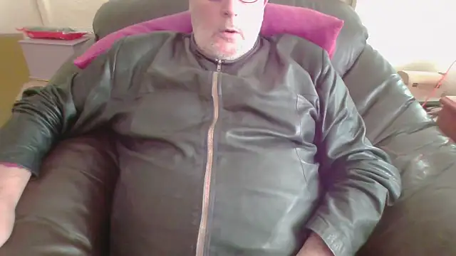 Snapshot of Leatherman63 chatting on 09.13.25 Leatherman63 online show from 09.13.25