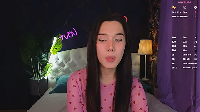 Kaia Sunshine Mia online show from 01.25.25