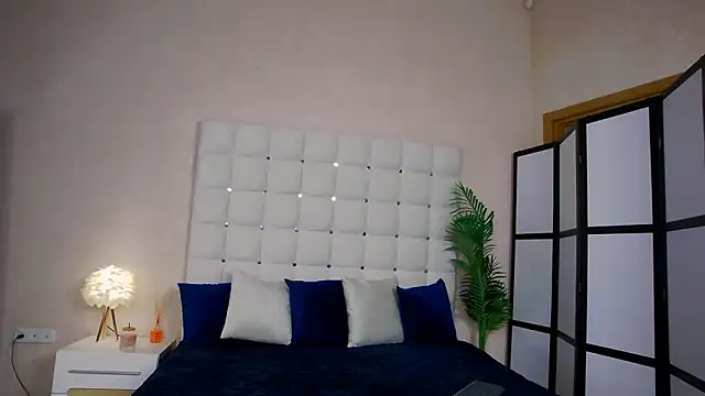 NicoleRosss online show from 03.04.25