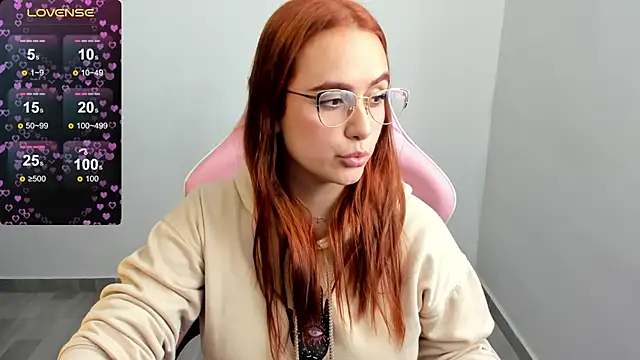 Snapshot of maryluna95 chatting on 12.13.24 maryluna95 online show from 12.13.24