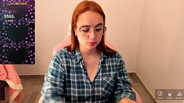 Snapshot of maryluna95 chatting on 12.28.24 maryluna95 online show from 12.28.24