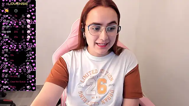 Snapshot of maryluna95 chatting on 02.11.25 maryluna95 online show from 02.11.25