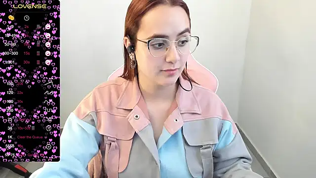 Snapshot of maryluna95 chatting on 02.17.25 maryluna95 online show from 02.17.25