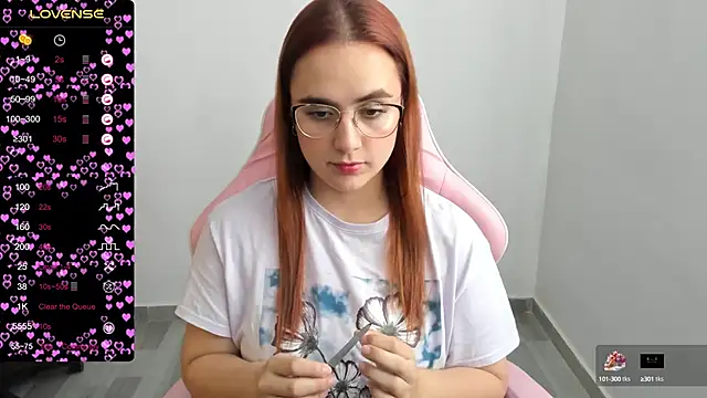 Snapshot of maryluna95 chatting on 02.18.25 maryluna95 online show from 02.18.25