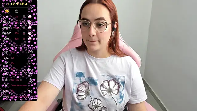 Snapshot of maryluna95 chatting on 02.18.25 maryluna95 online show from 02.18.25