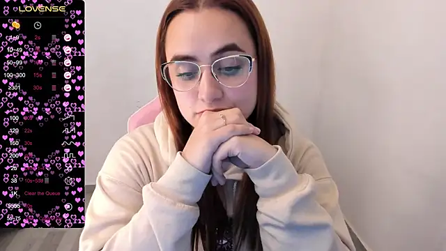Snapshot of maryluna95 chatting on 02.19.25 maryluna95 online show from 02.19.25
