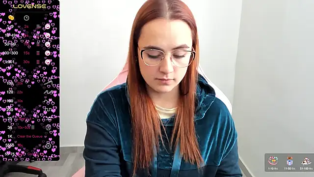 Snapshot of maryluna95 chatting on 02.25.25 maryluna95 online show from 02.25.25