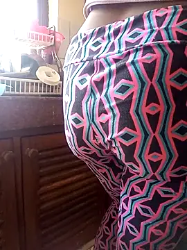 Snapshot of zainabsmile chatting on 10.25.25 zainabsmile online show from 10.25.25