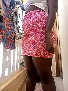 Snapshot of zainabsmile chatting on 12.04.25 zainabsmile online show from 12.04.25