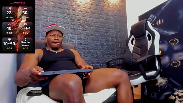 Snapshot of tommike chatting on 02.02.26 tommike online show from 02.02.26