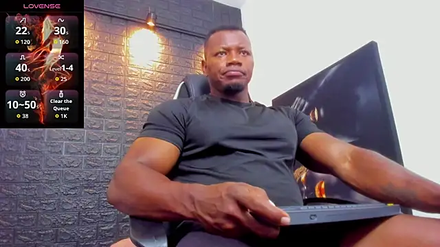 Snapshot of tommike chatting on 02.27.26 tommike online show from 02.27.26