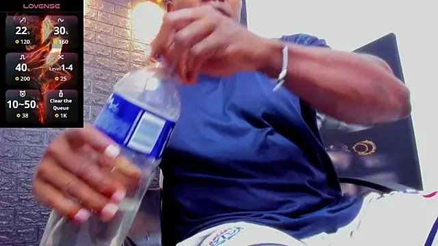 Snapshot of tommike chatting on 03.05.26 tommike online show from 03.05.26