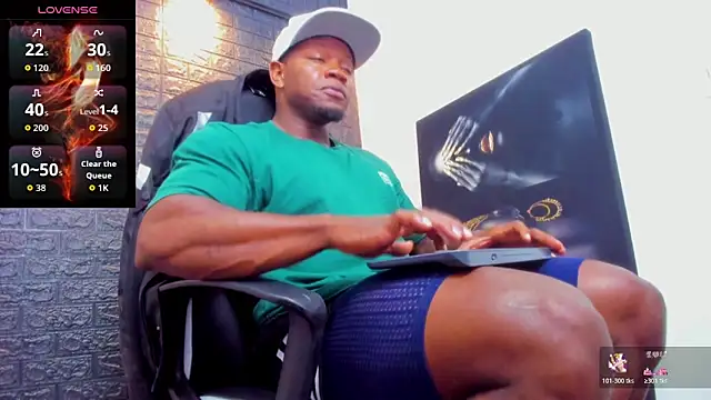 Snapshot of tommike chatting on 03.29.26 tommike online show from 03.29.26