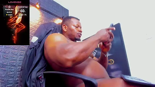 Snapshot of tommike chatting on 03.31.26 tommike online show from 03.31.26