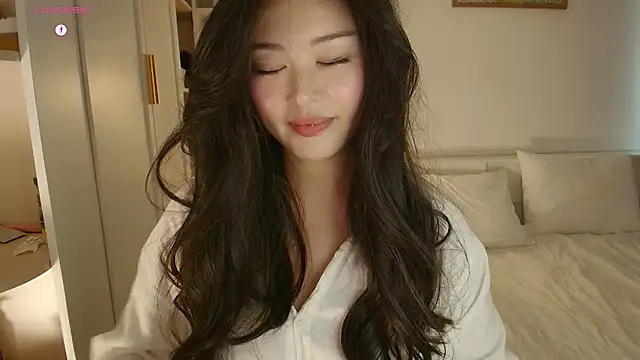 tenderlybaee online show from 10.17.25