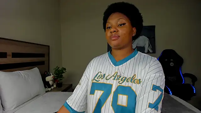 Renee-18 online show from 01.12.26