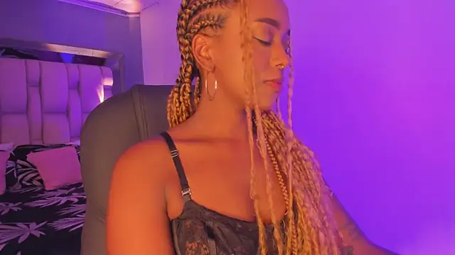 Snapshot of EmilyHaan chatting on 01.27.25 EmilyHaan online show from 01.27.25