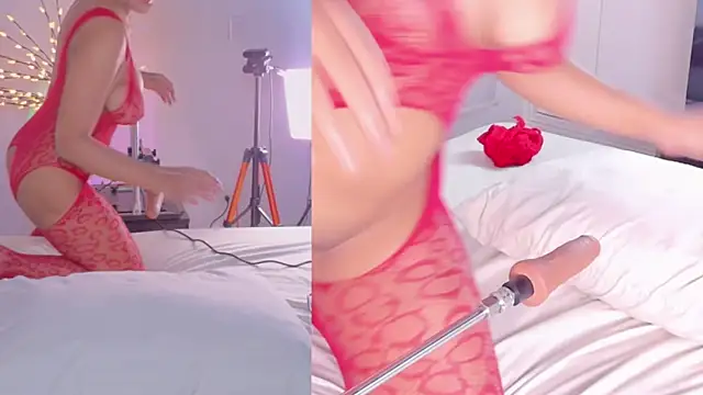 Snapshot of Tiny_Annie chatting on 11.17.25 Tiny Annie online show from 11.17.25