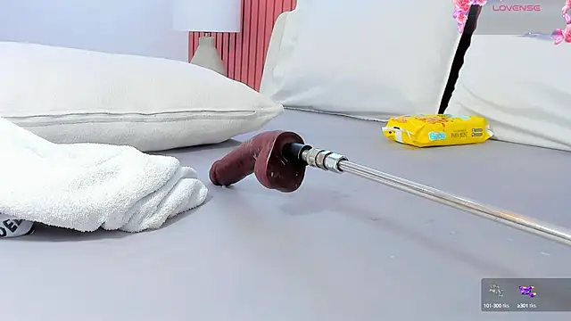 Snapshot of kristal_blond chatting on 01.11.25 kristal blond online show from 01.11.25