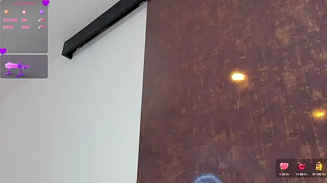 Snapshot of kristal_blond chatting on 02.28.25 kristal blond online show from 02.28.25