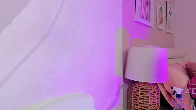 Snapshot of kristal_blond chatting on 10.02.25 kristal blond online show from 10.02.25