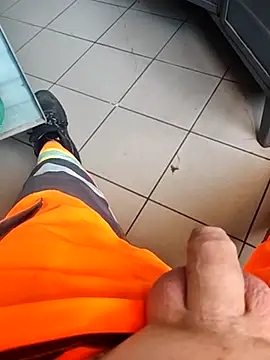 Snapshot of Szeltolo001 chatting on 10.31.25 Szeltolo001 online show from 10.31.25