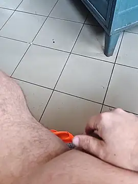 Snapshot of Szeltolo001 chatting on 12.18.25 Szeltolo001 online show from 12.18.25