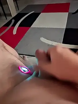 Snapshot of Szeltolo001 chatting on 12.23.25 Szeltolo001 online show from 12.23.25