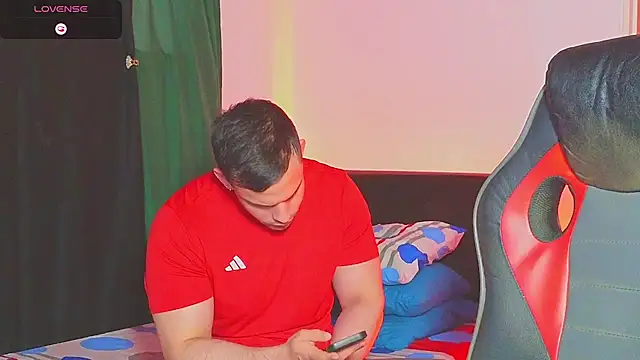 Snapshot of Regansmiths chatting on 11.02.25 Regansmiths online show from 11.02.25