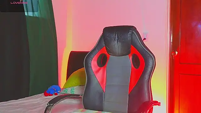 Snapshot of Regansmiths chatting on 11.23.25 Regansmiths online show from 11.23.25