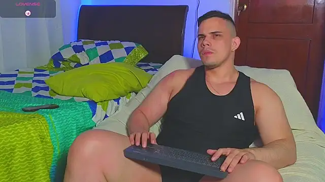 Snapshot of Regansmiths chatting on 03.25.26 Regansmiths online show from 03.25.26