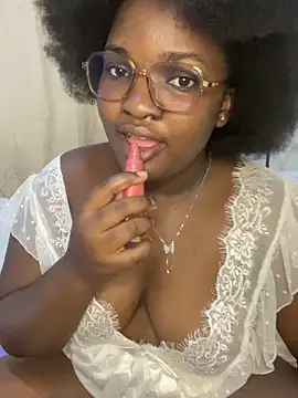 Snapshot of sweet18creamybigpussy chatting on 09.14.25 sweet18creamybigpussy online show from 09.14.25