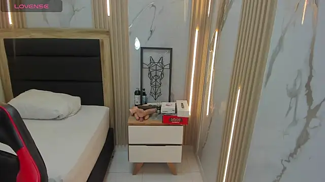 Snapshot of delilaquinn chatting on 09.19.25 delilaquinn online show from 09.19.25