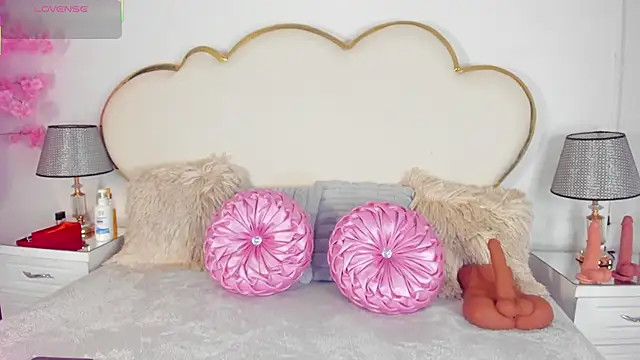 CahitlinBell online show from 10.21.25