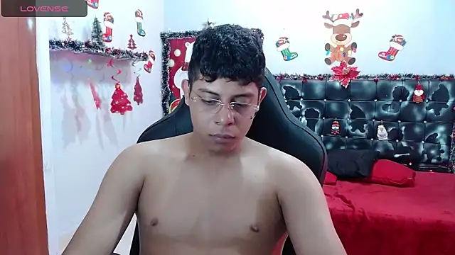 Snapshot of Wiiliam_20 chatting on 12.16.24 Wiiliam 20 online show from 12.16.24