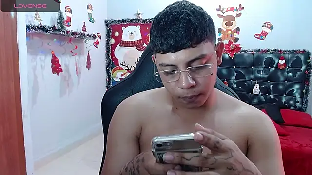 Snapshot of Wiiliam_20 chatting on 12.21.24 Wiiliam 20 online show from 12.21.24